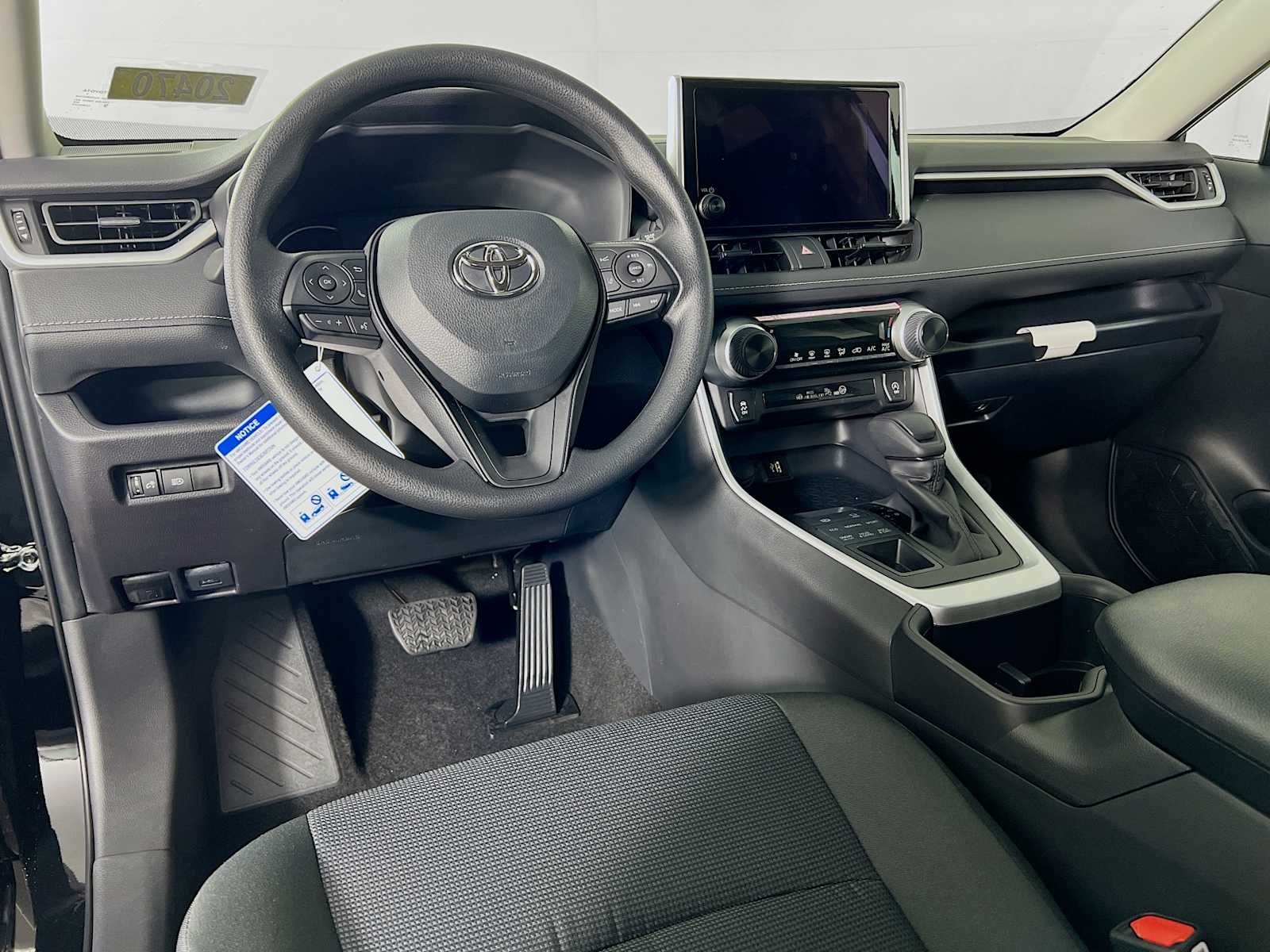 2025 Toyota RAV4 LE - Photo 6