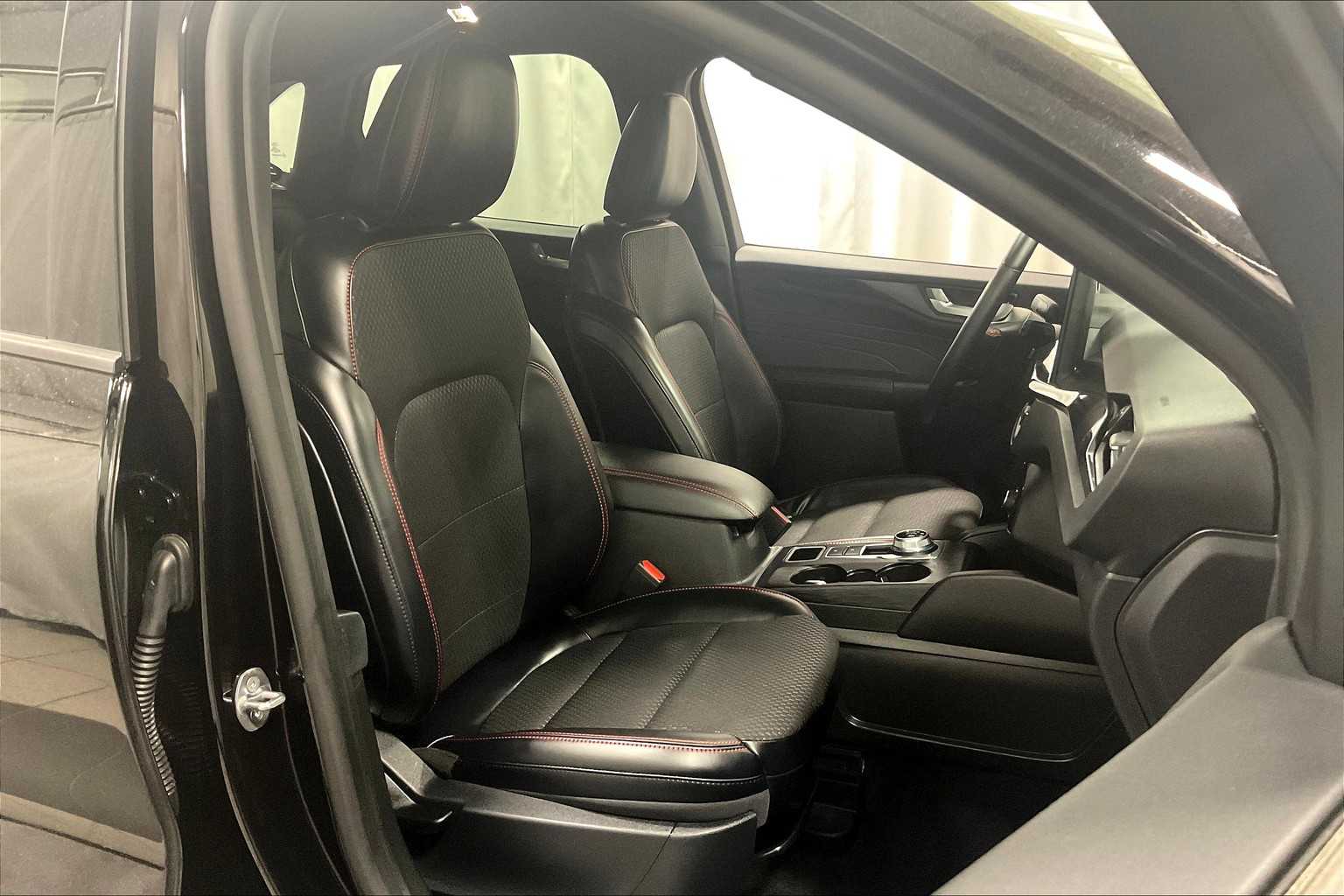 2024 Ford Escape ST-Line Select - Photo 11