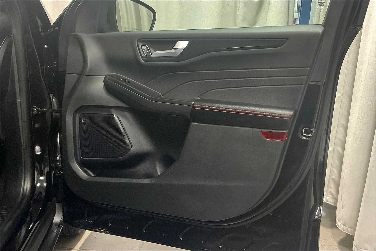 2024 Ford Escape ST-Line Select - Photo 12
