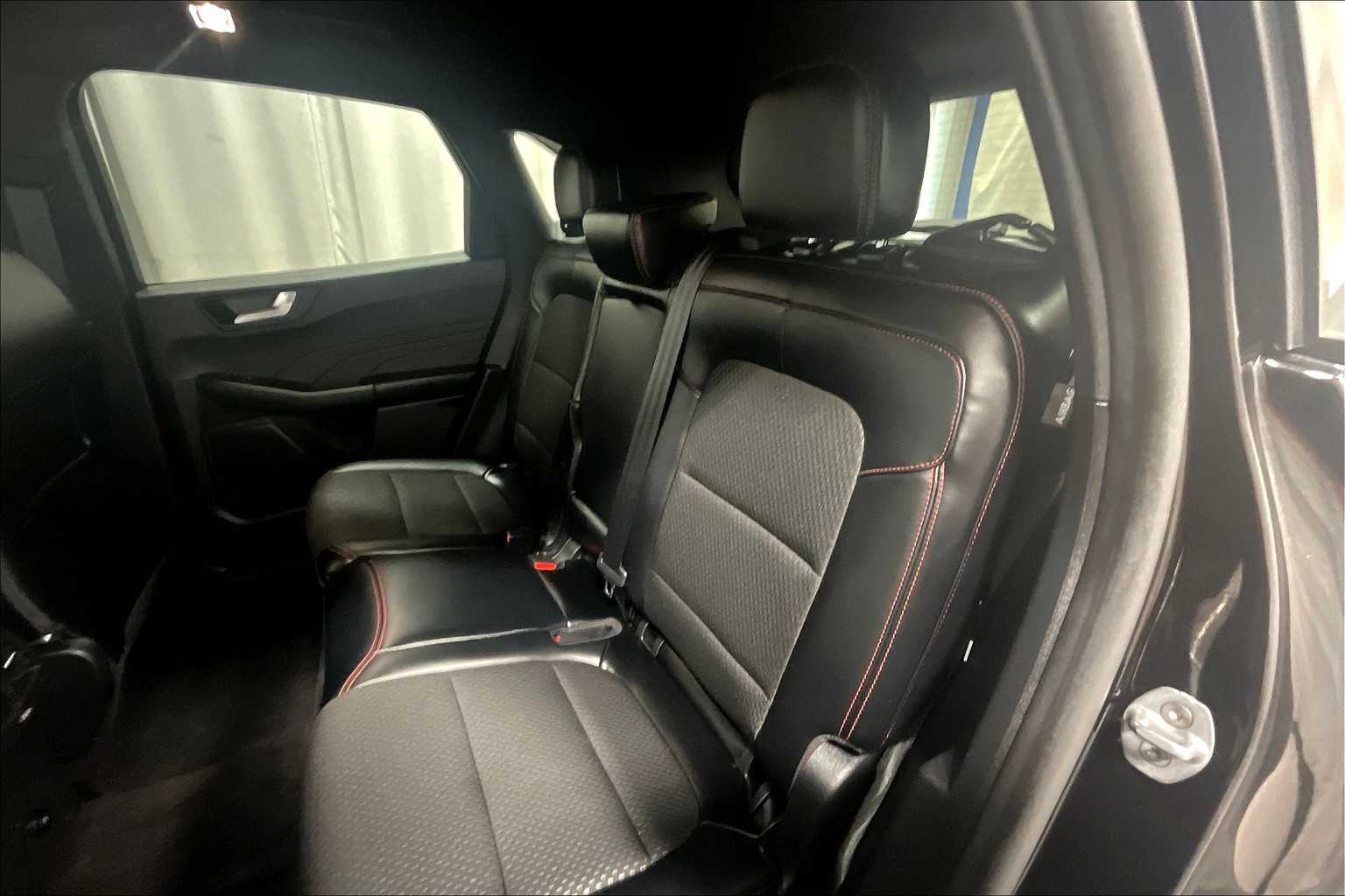 2024 Ford Escape ST-Line Select - Photo 15