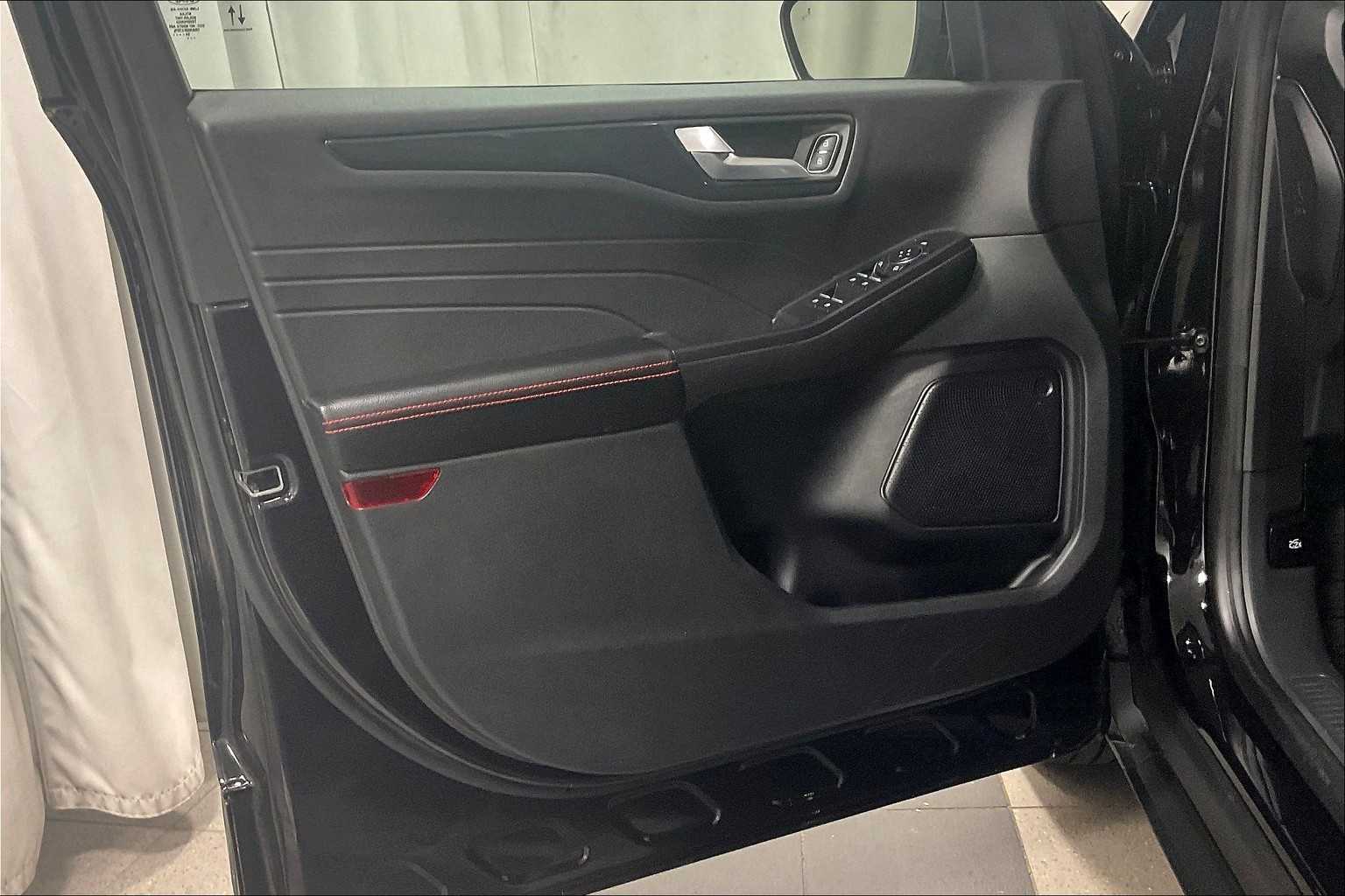 2024 Ford Escape ST-Line Select - Photo 9