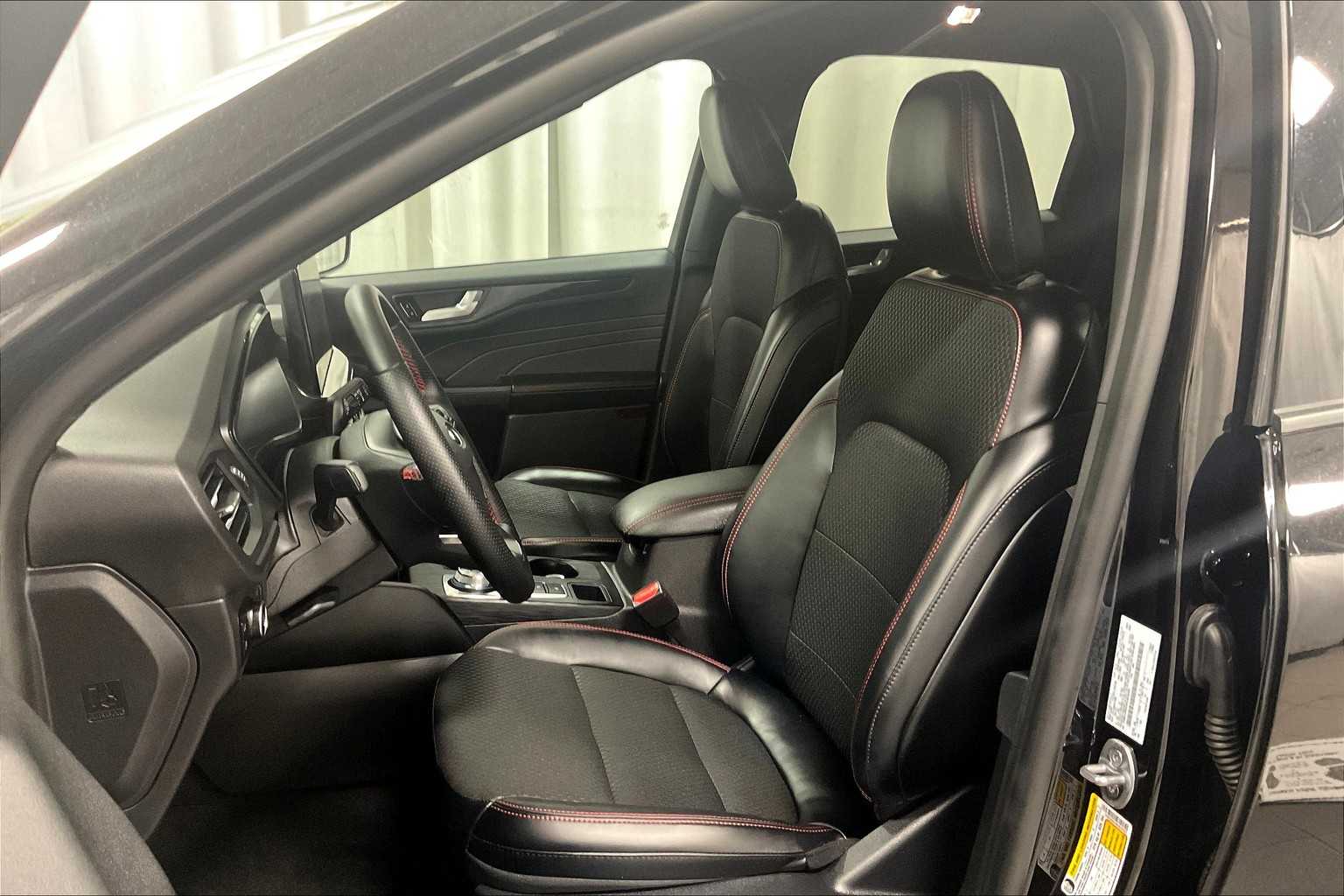 2024 Ford Escape ST-Line Select - Photo 10