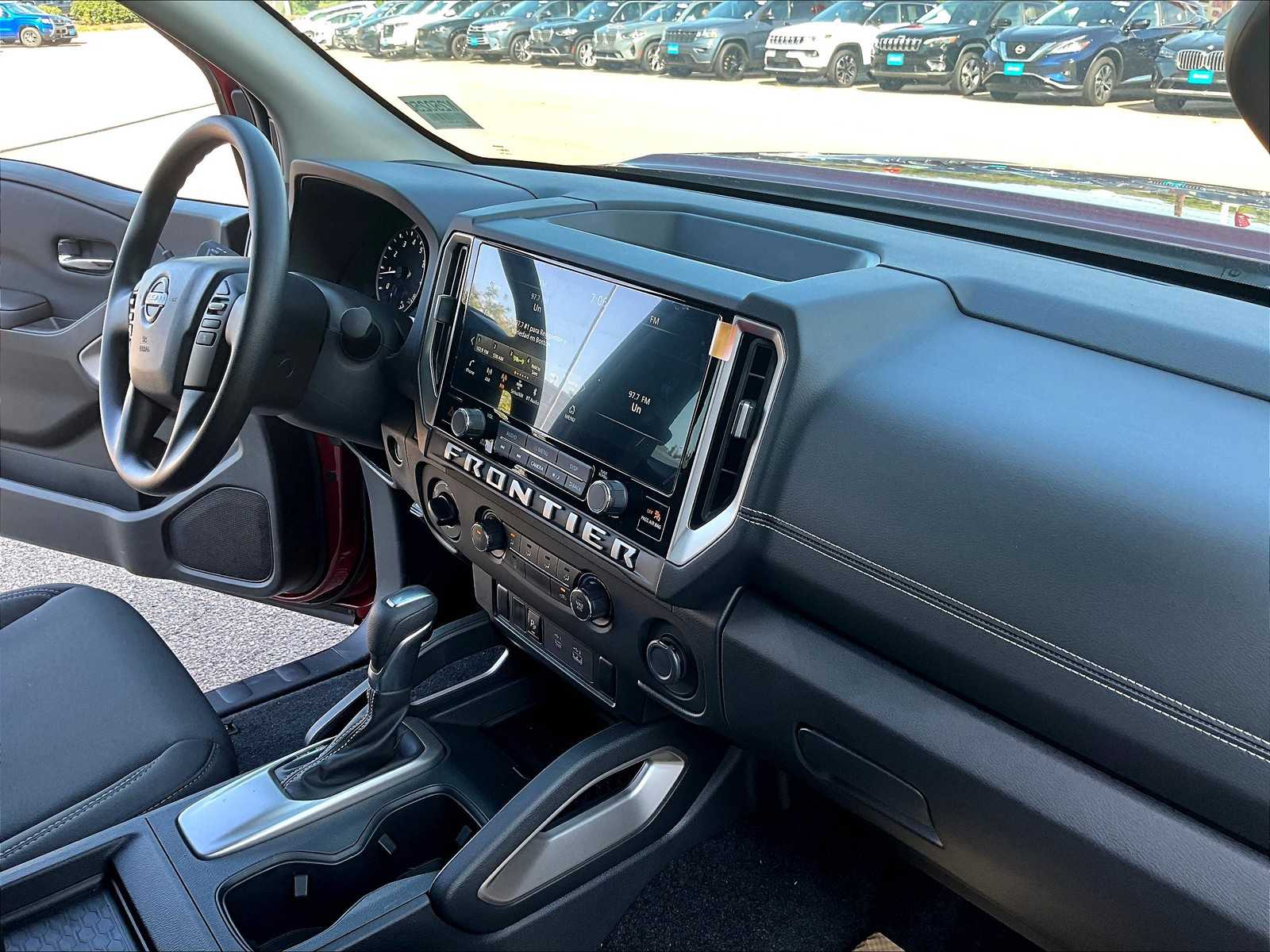 2025 Nissan Frontier SV - Photo 12