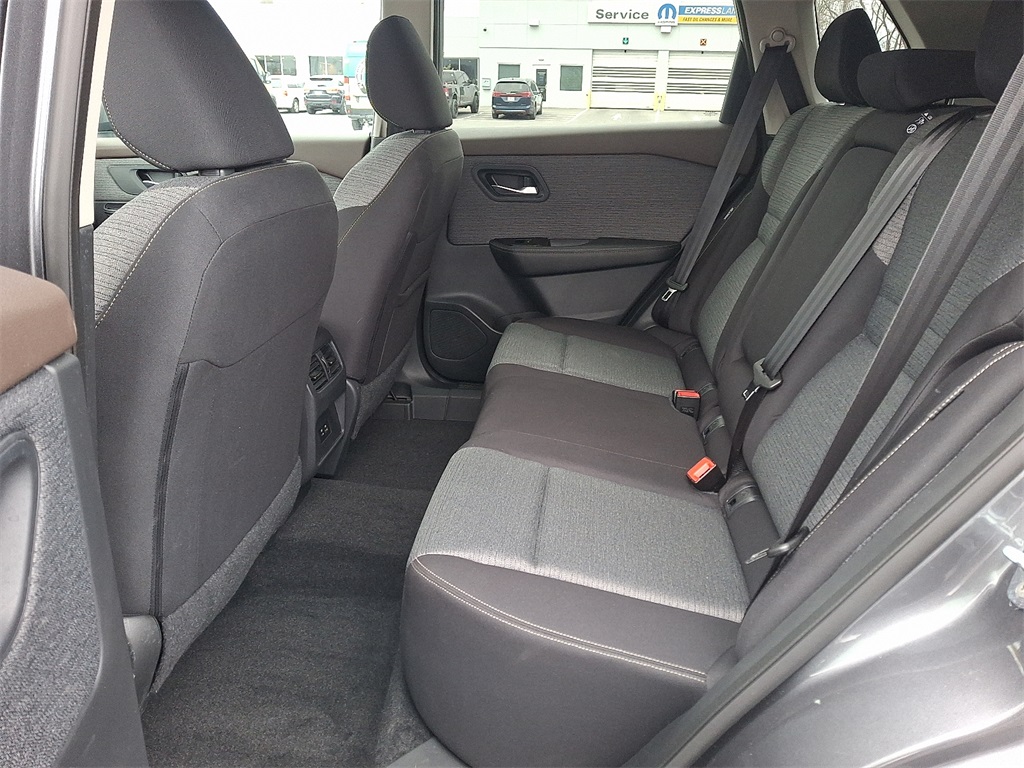 2023 Nissan Rogue SV - Photo 11