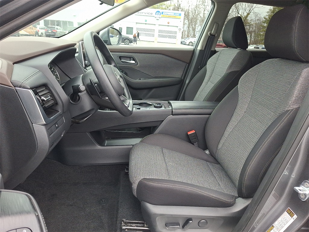 2023 Nissan Rogue SV - Photo 14