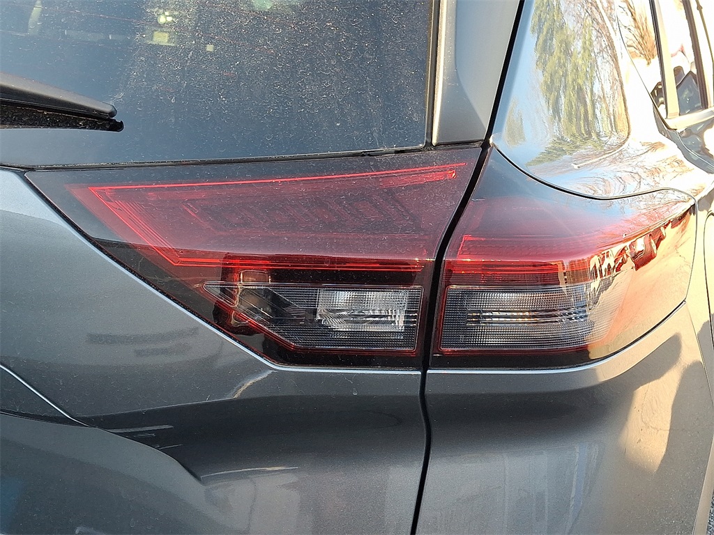 2023 Nissan Rogue SV - Photo 9