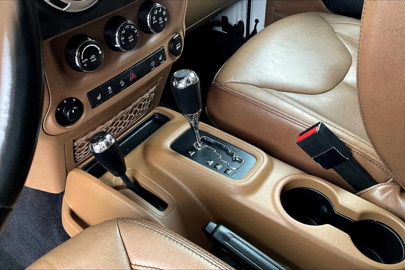 2017 Jeep Wrangler Sahara - Photo 13