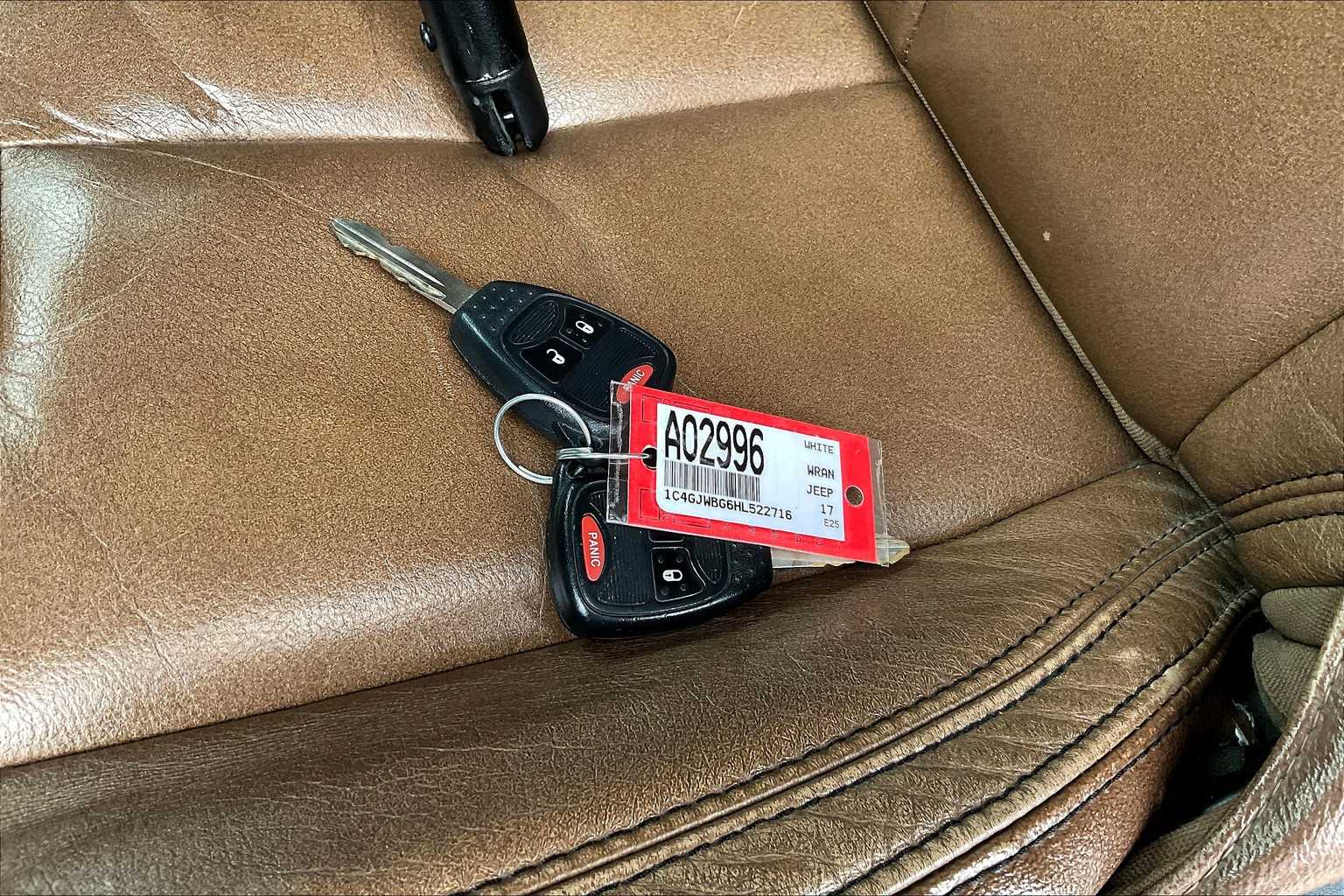 2017 Jeep Wrangler Sahara - Photo 20