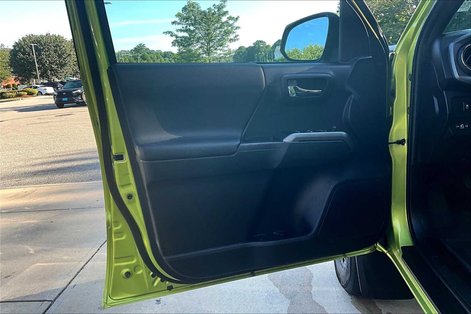 2023 Toyota Tacoma TRD Sport - Photo 9