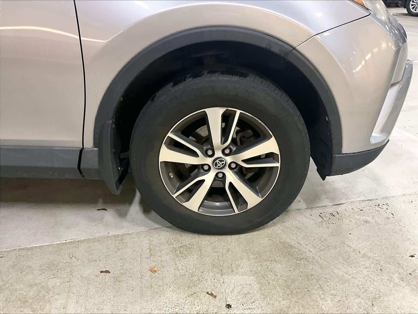 2016 Toyota RAV4 XLE - Photo 4