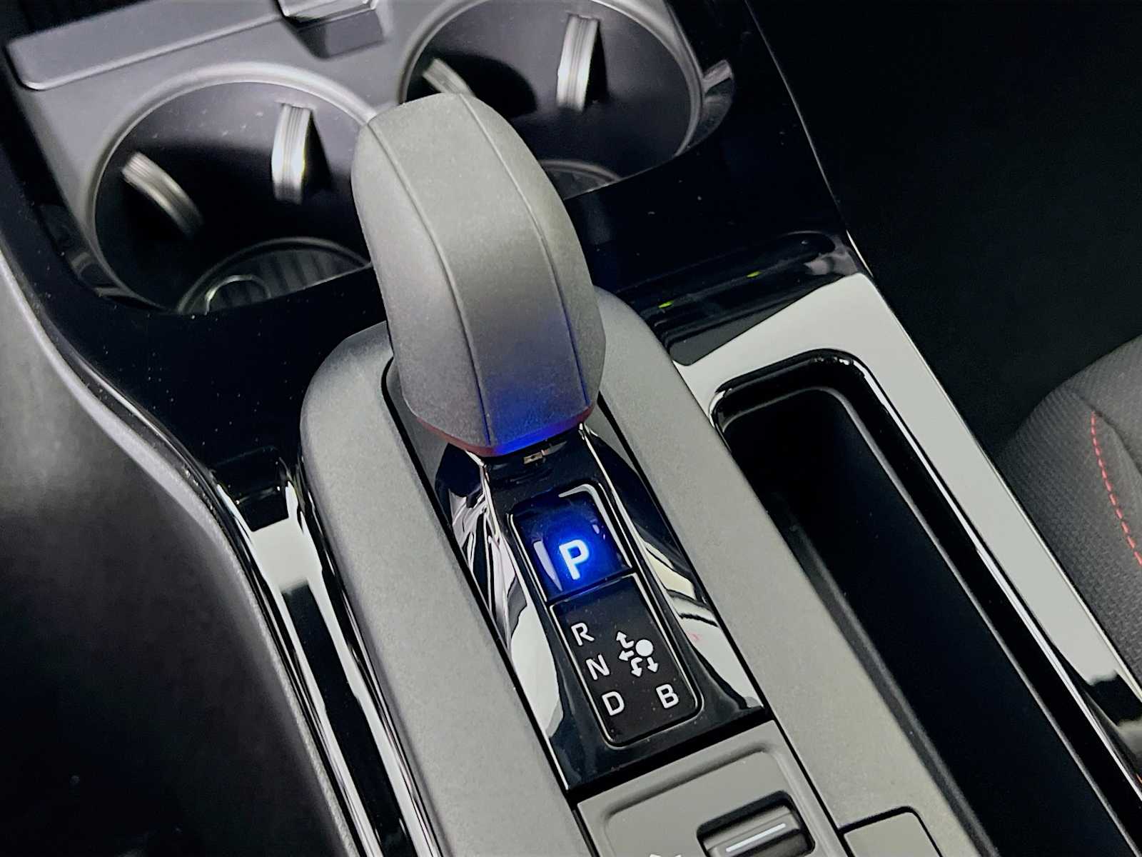 2025 Toyota Prius Plug-In Hybrid SE - Photo 11