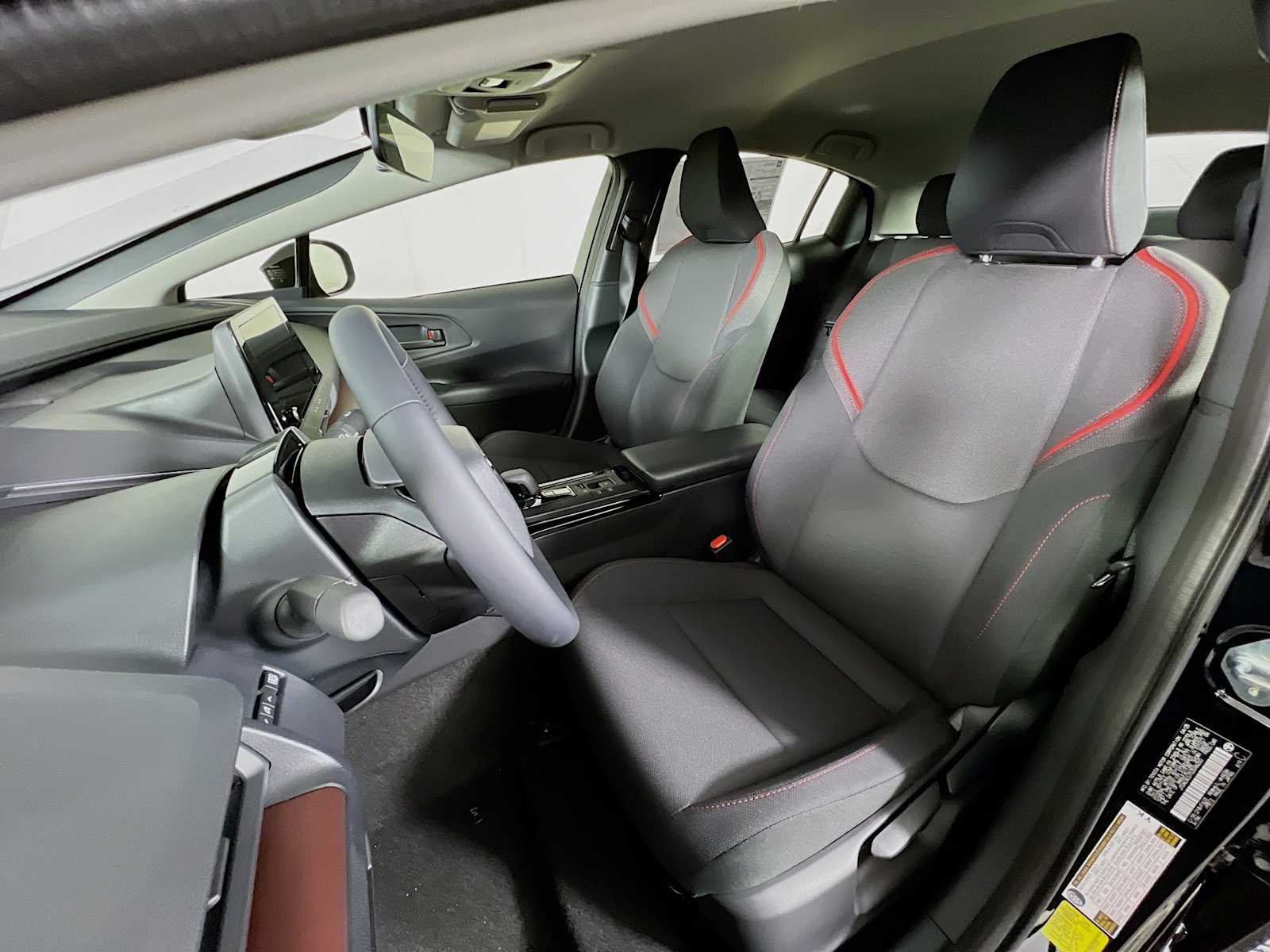 2025 Toyota Prius Plug-In Hybrid SE - Photo 12