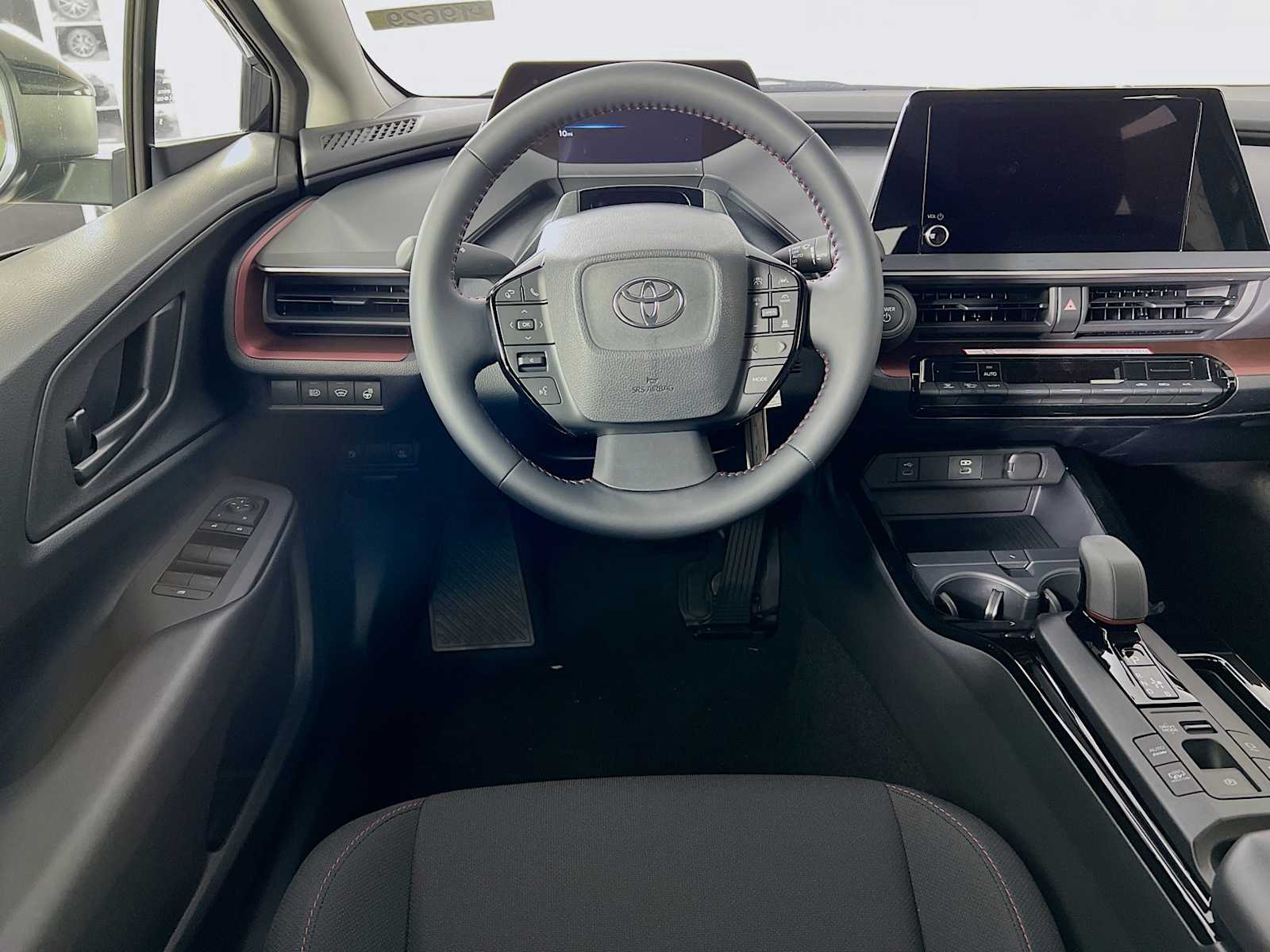 2025 Toyota Prius Plug-In Hybrid SE - Photo 14