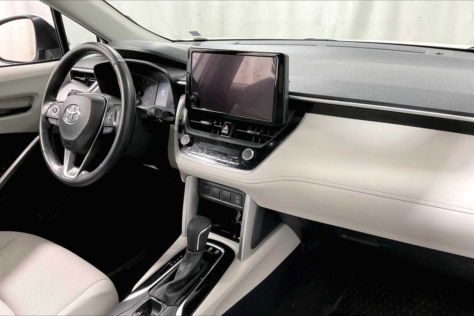 2023 Toyota Corolla Cross LE - Photo 14
