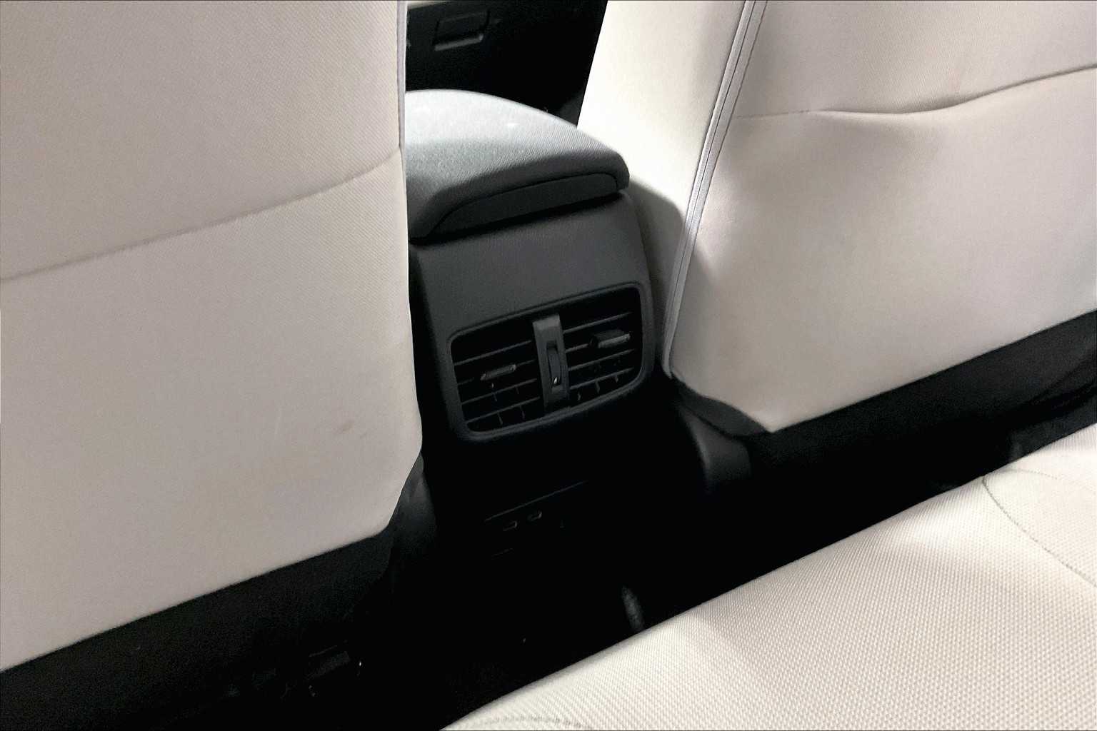 2023 Toyota Corolla Cross LE - Photo 28