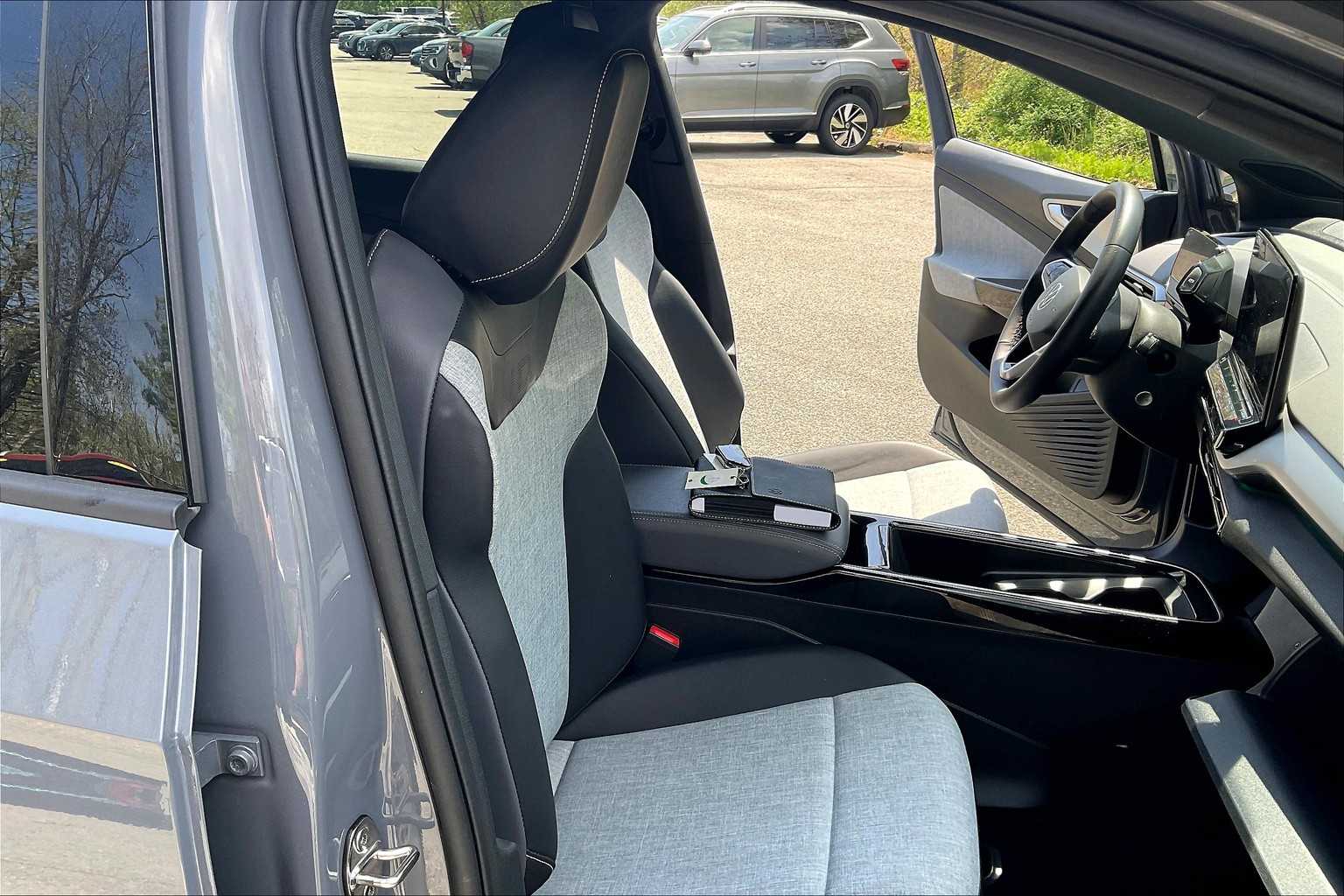 2023 Volkswagen ID.4 Pro - Photo 11