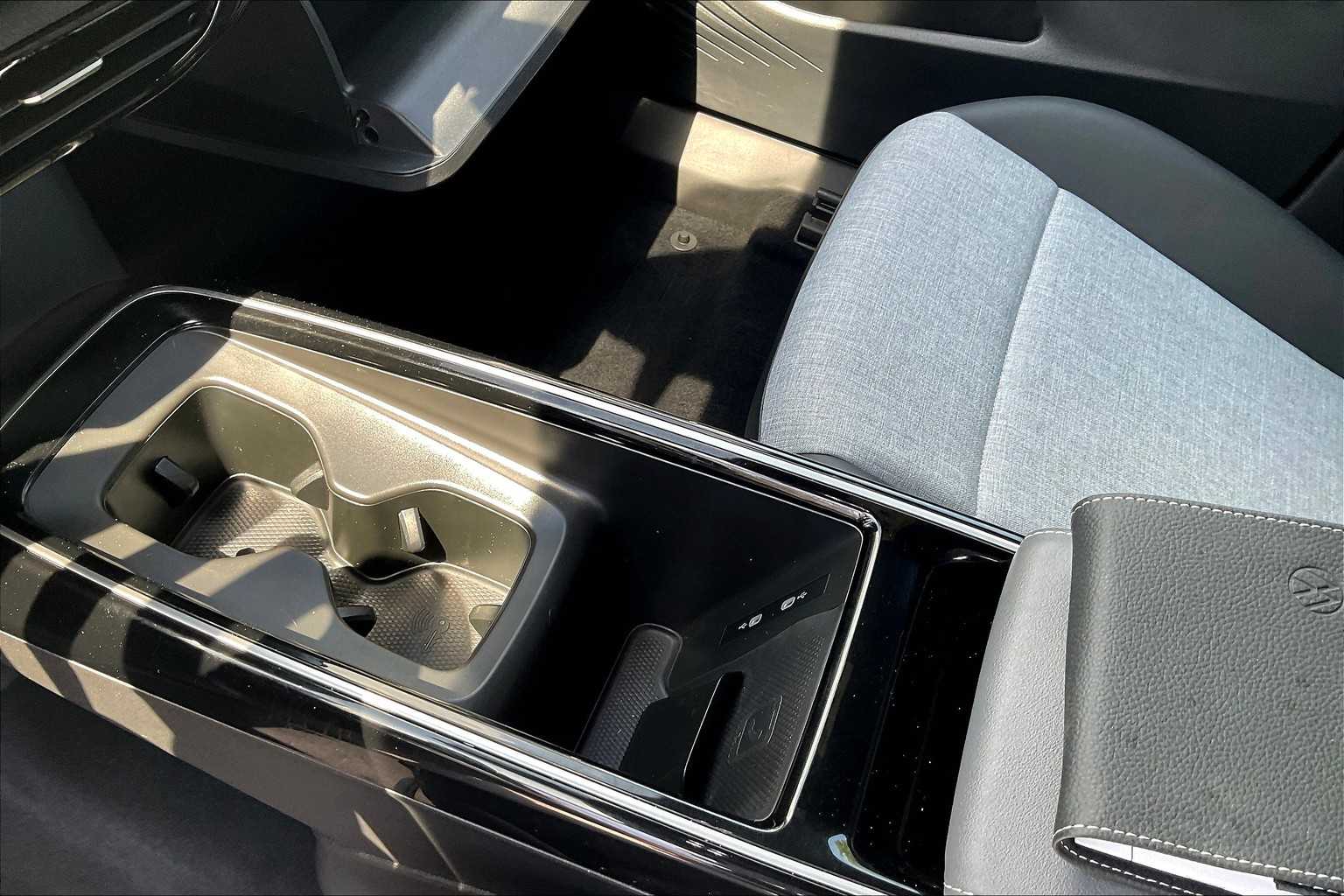 2023 Volkswagen ID.4 Pro - Photo 21
