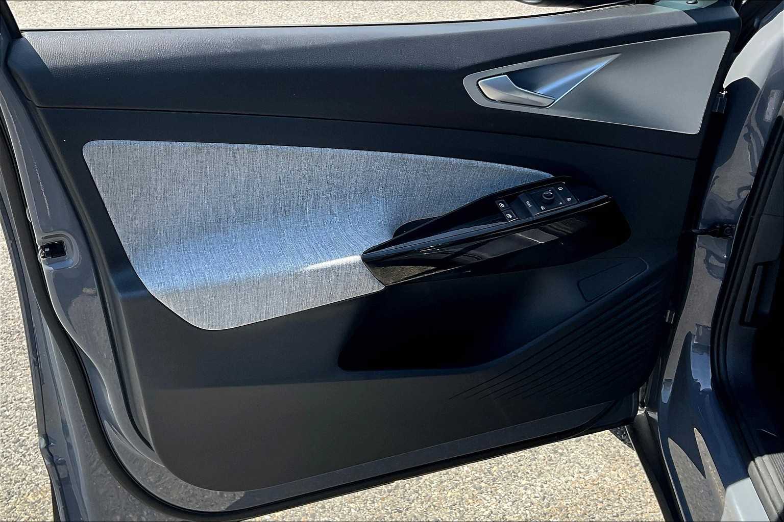 2023 Volkswagen ID.4 Pro - Photo 9