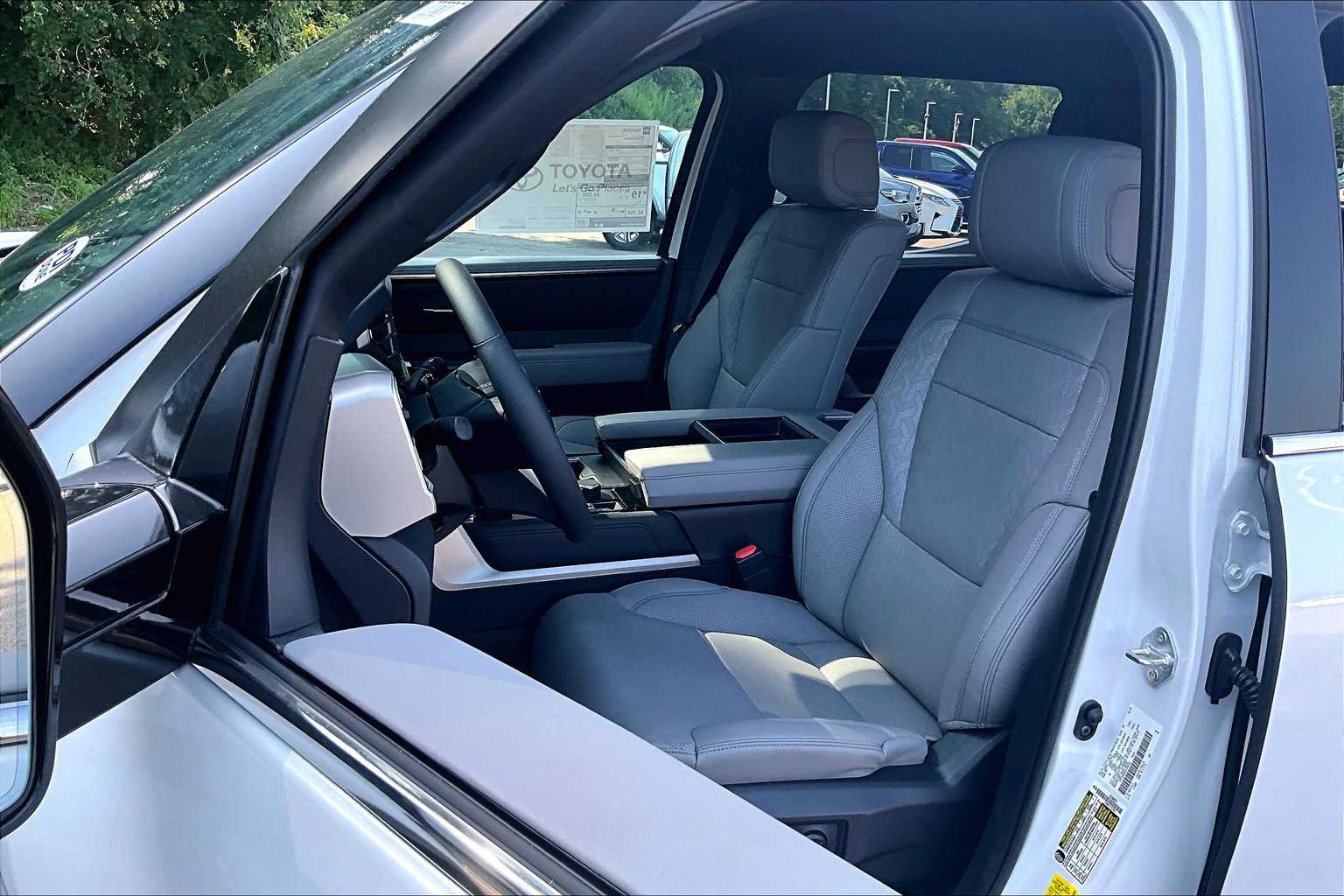 2025 Toyota Tundra Limited - Photo 11