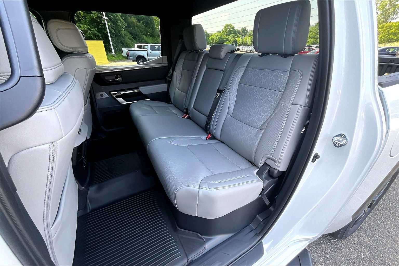 2025 Toyota Tundra Limited - Photo 15