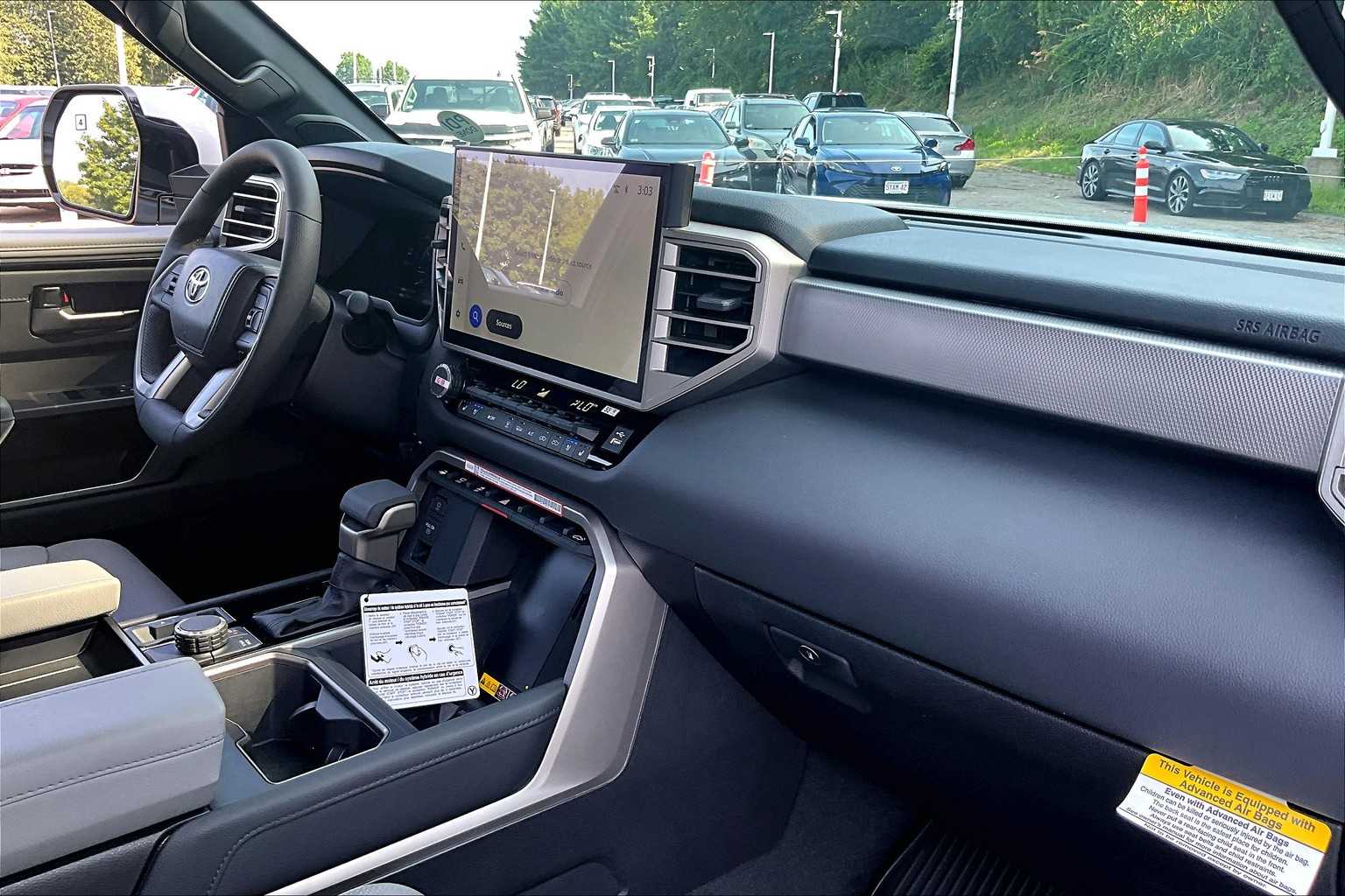 2025 Toyota Tundra Limited - Photo 10