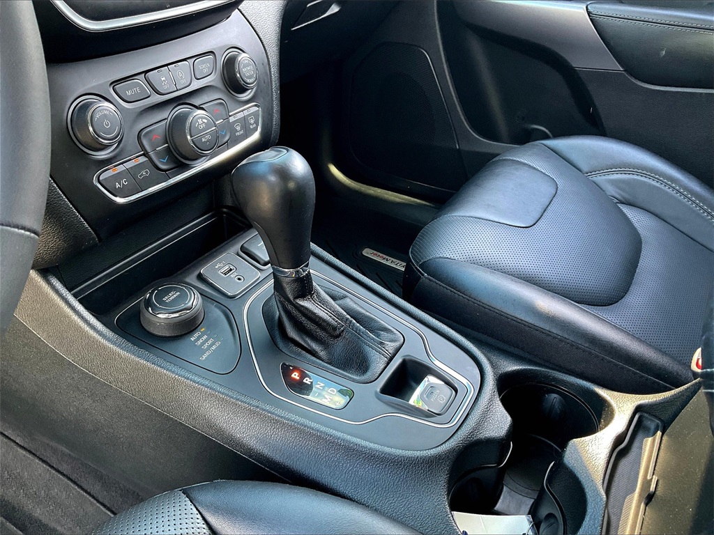 2022 Jeep Cherokee Latitude Lux - Photo 19