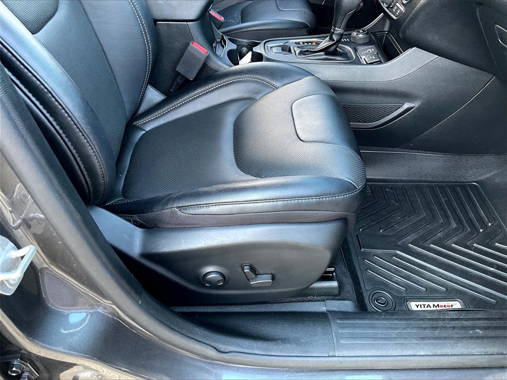 2022 Jeep Cherokee Latitude Lux - Photo 34