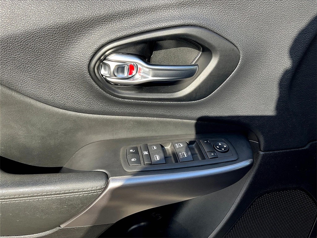 2022 Jeep Cherokee Latitude Lux - Photo 35