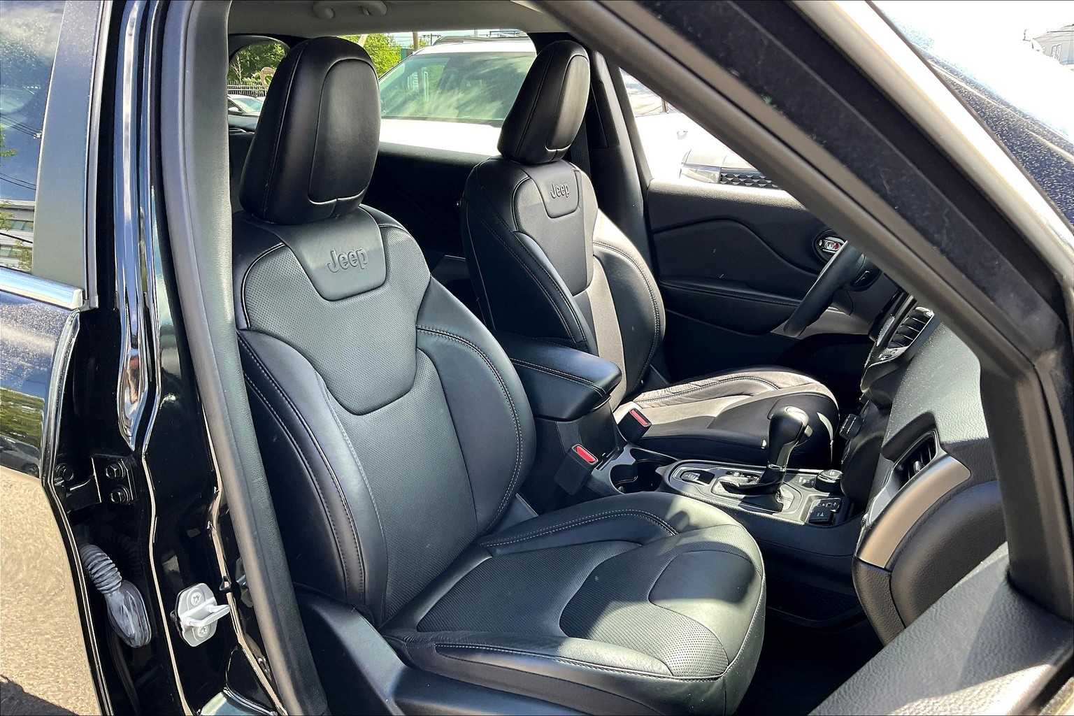 2021 Jeep Cherokee Latitude Lux - Photo 11