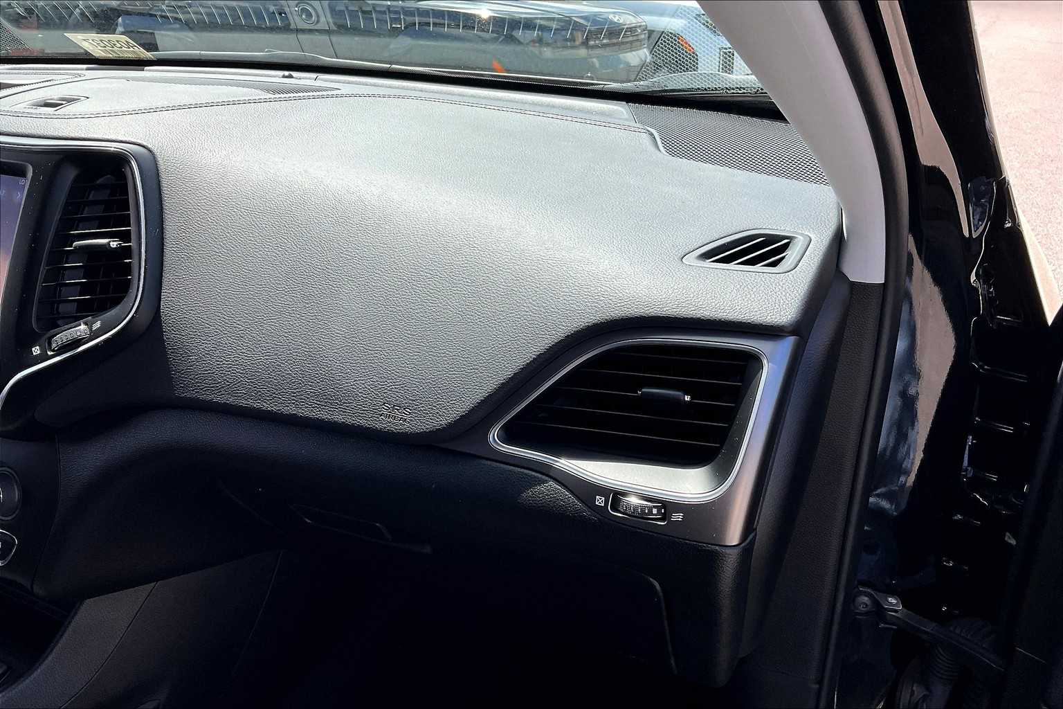 2021 Jeep Cherokee Latitude Lux - Photo 13