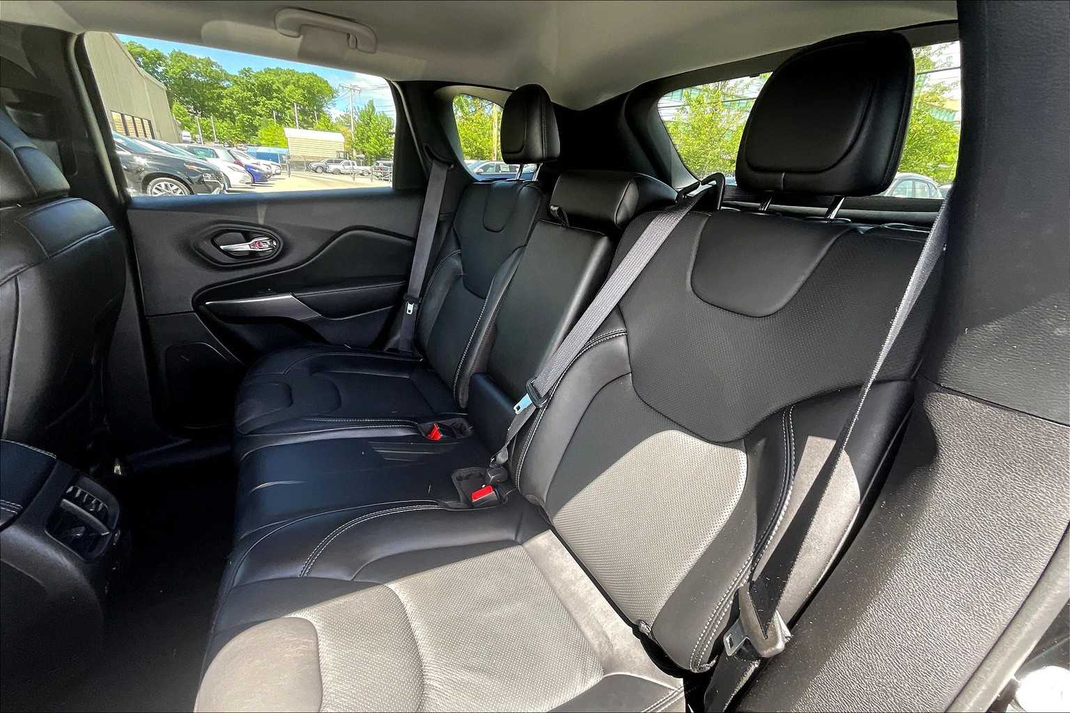 2021 Jeep Cherokee Latitude Lux - Photo 15