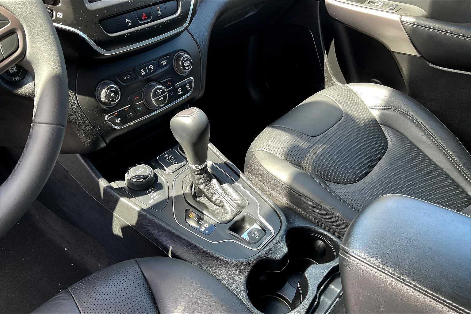 2021 Jeep Cherokee Latitude Lux - Photo 20