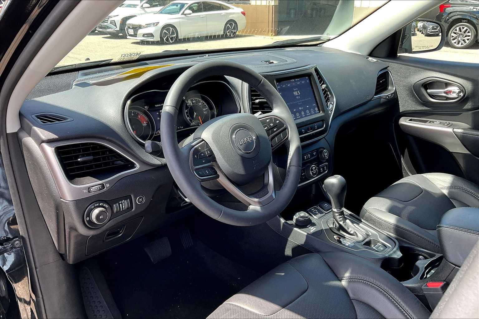 2021 Jeep Cherokee Latitude Lux - Photo 8