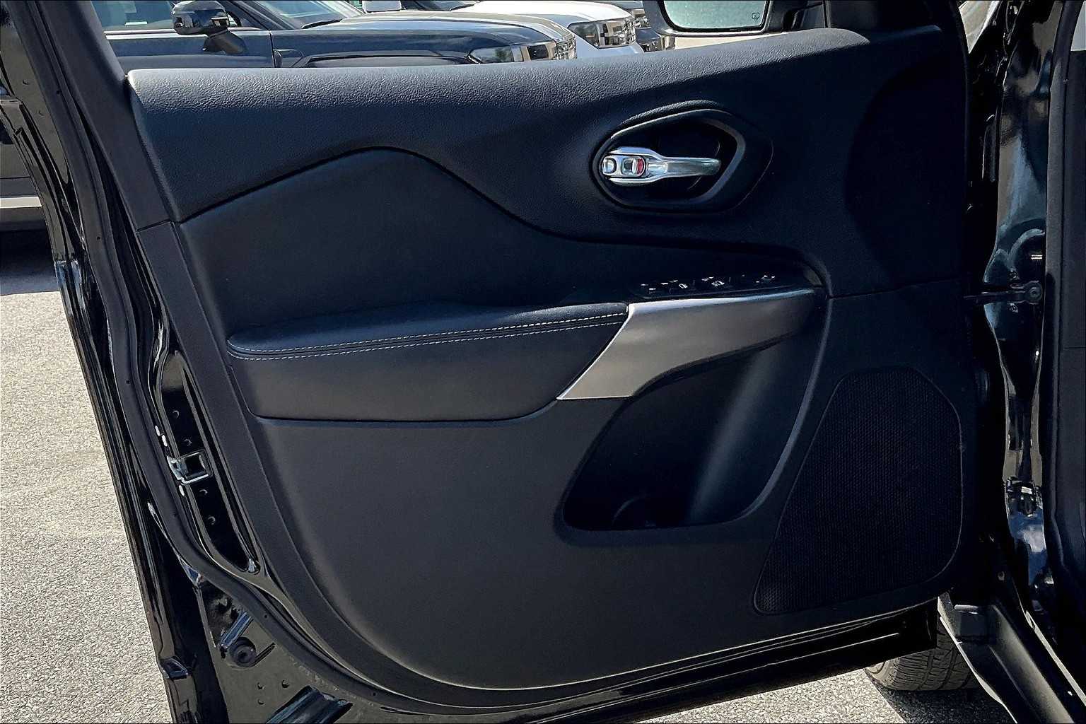 2021 Jeep Cherokee Latitude Lux - Photo 9
