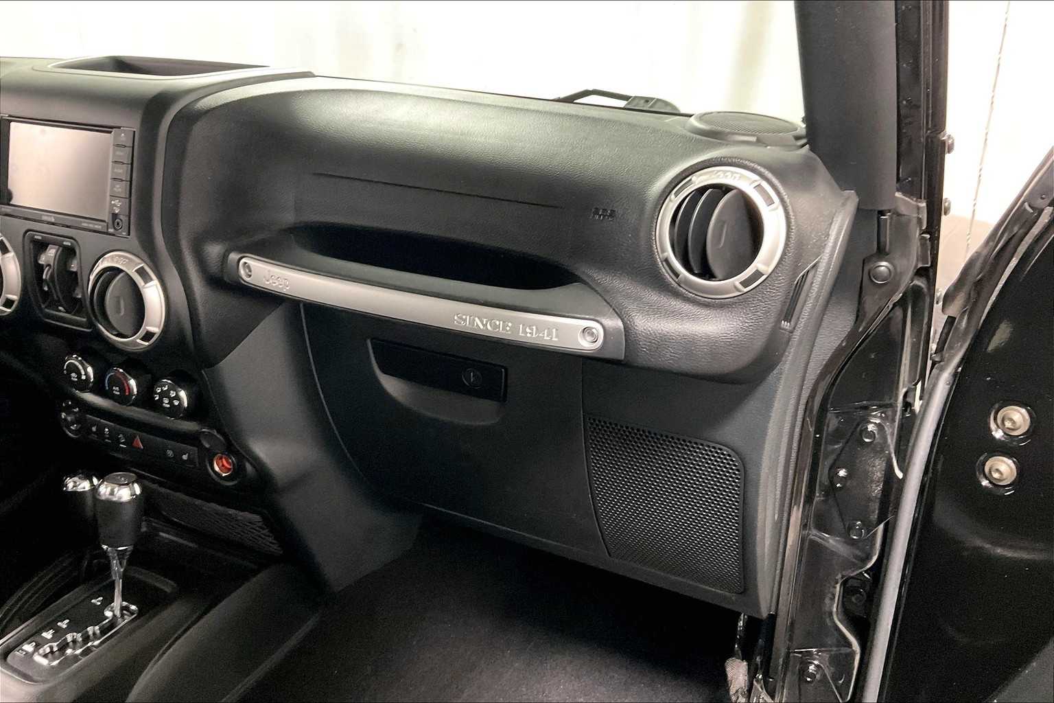 2017 Jeep Wrangler Unlimited Sahara - Photo 13