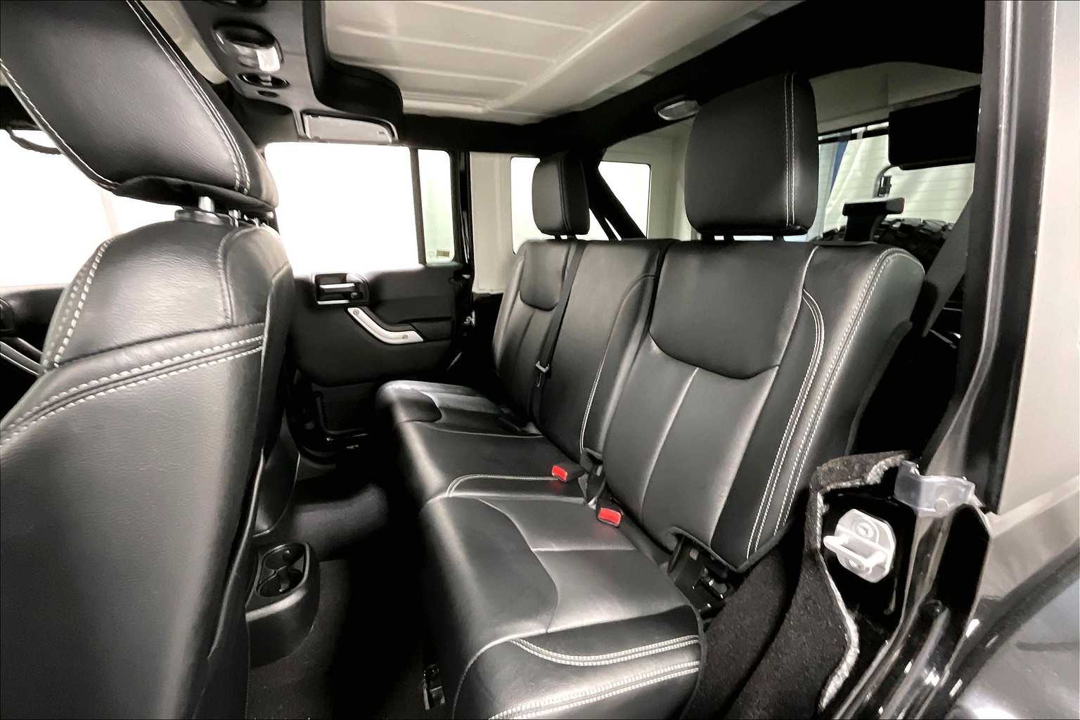 2017 Jeep Wrangler Unlimited Sahara - Photo 15