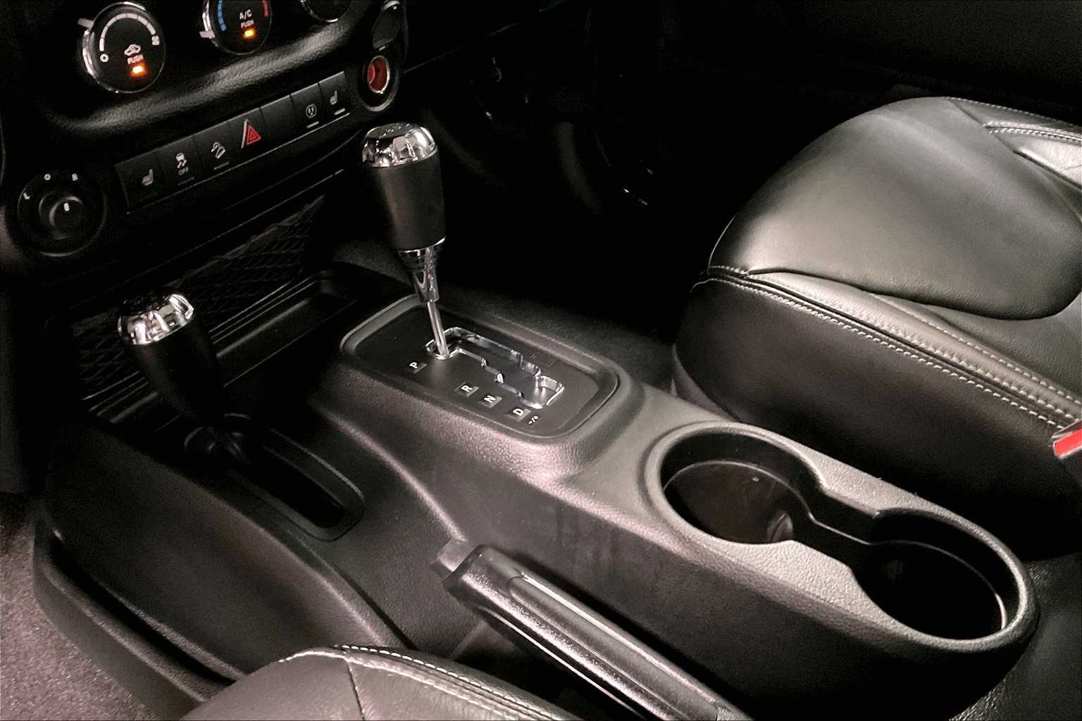 2017 Jeep Wrangler Unlimited Sahara - Photo 19