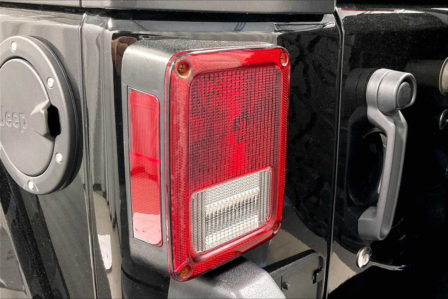 2017 Jeep Wrangler Unlimited Sahara - Photo 32