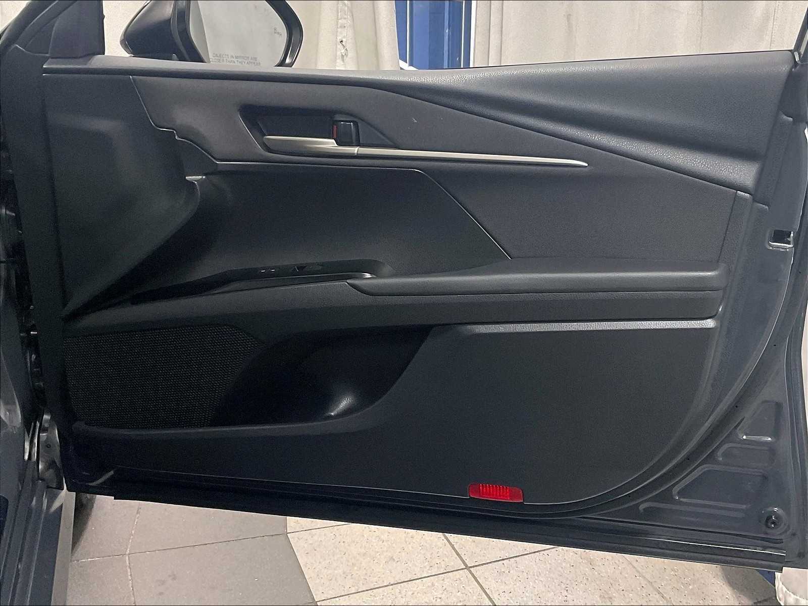 2025 Toyota Camry SE - Photo 12