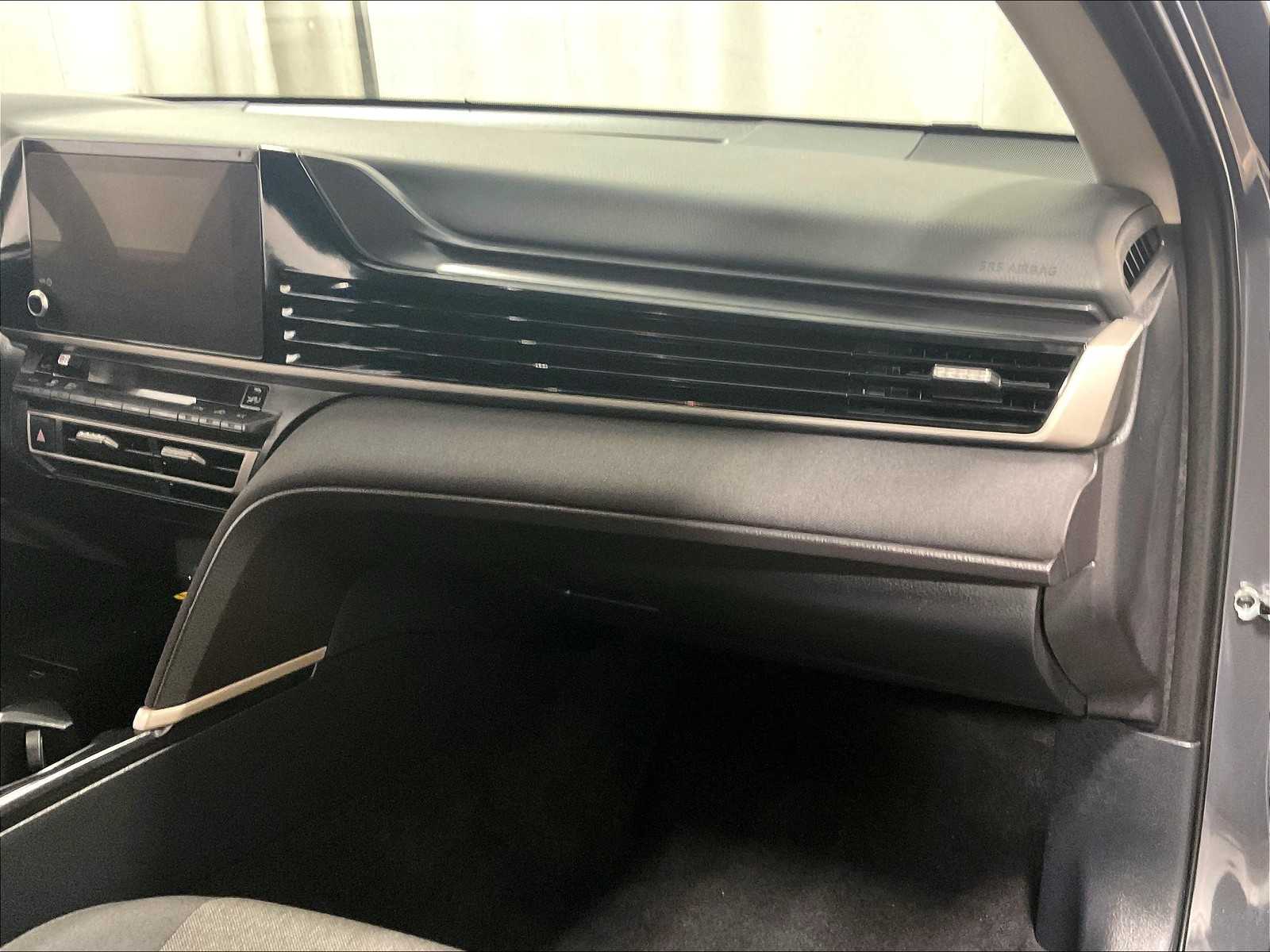 2025 Toyota Camry SE - Photo 13