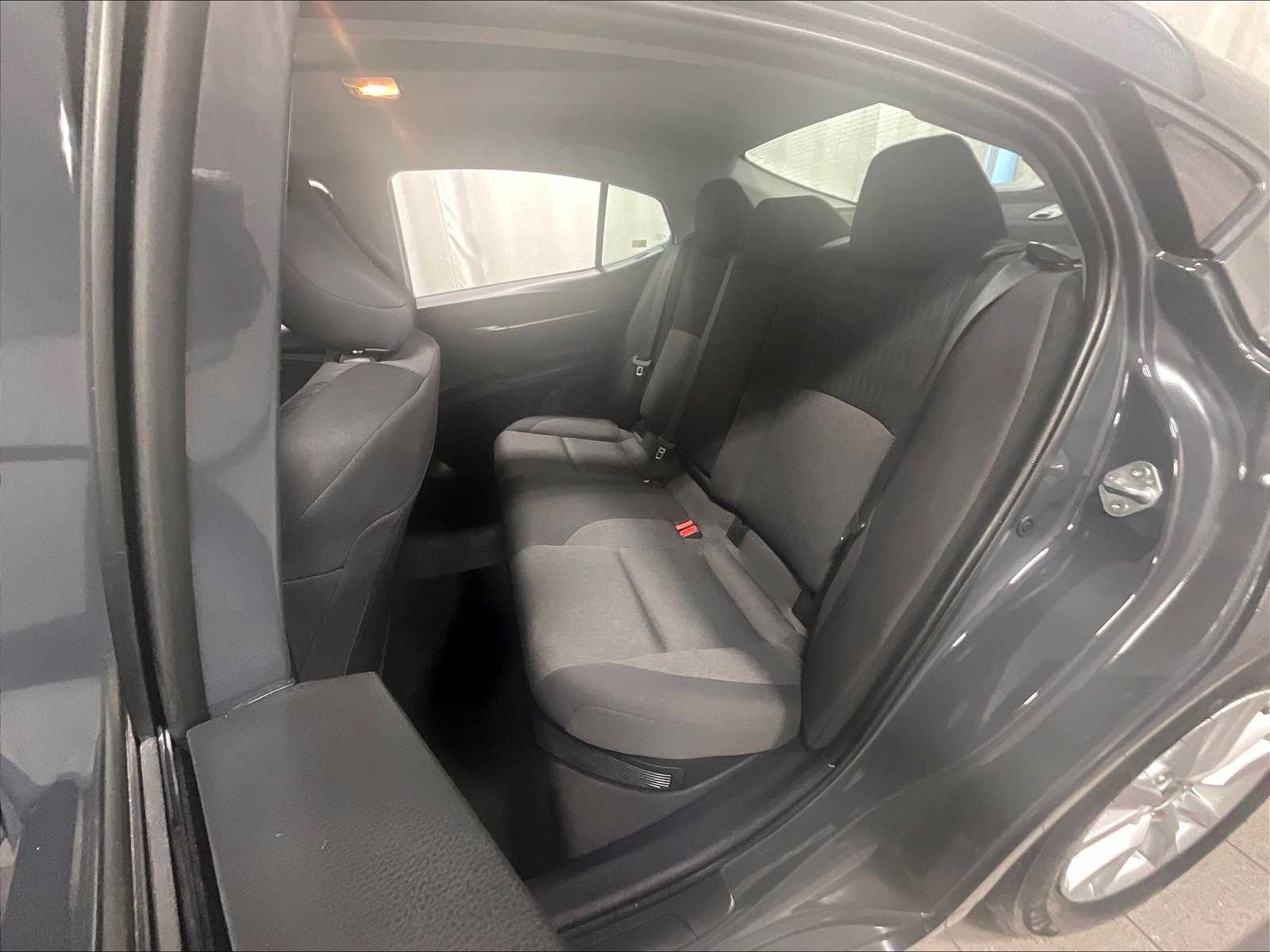2025 Toyota Camry SE - Photo 15
