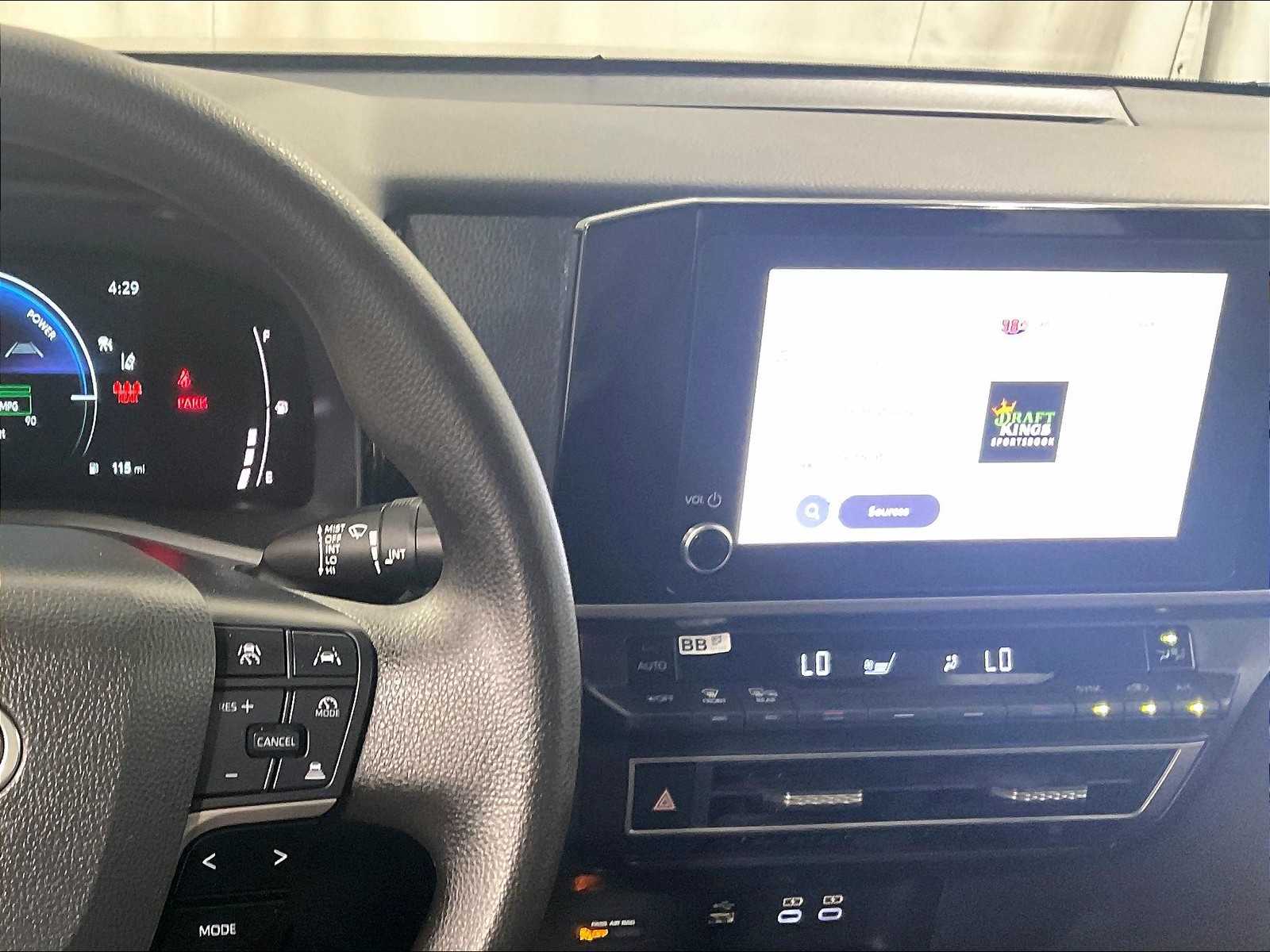 2025 Toyota Camry SE - Photo 18