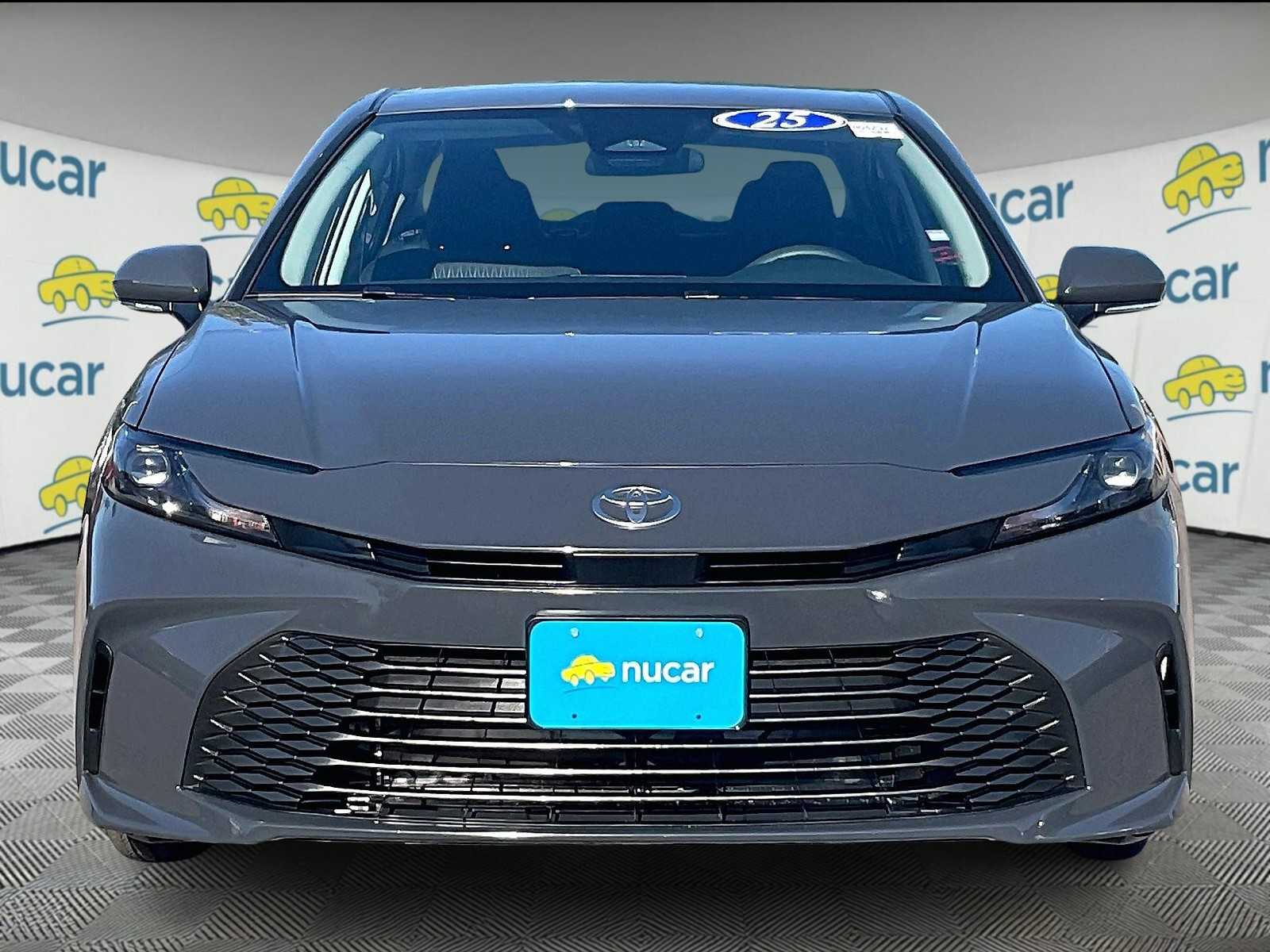 2025 Toyota Camry SE - Photo 2