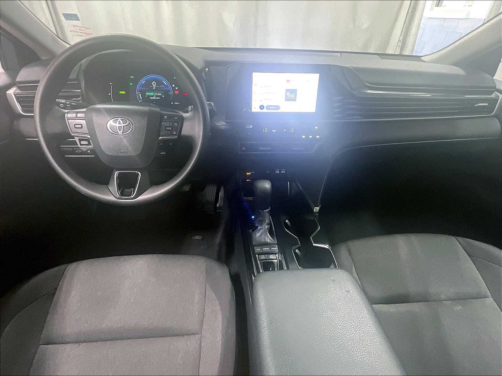 2025 Toyota Camry SE - Photo 21