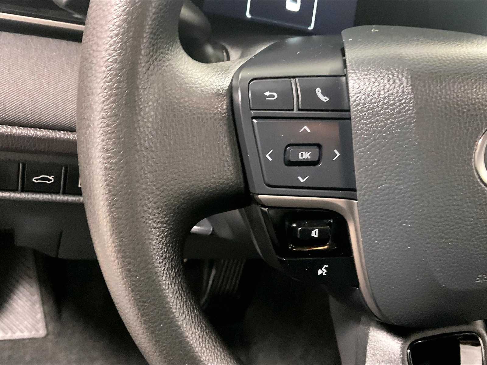 2025 Toyota Camry SE - Photo 22