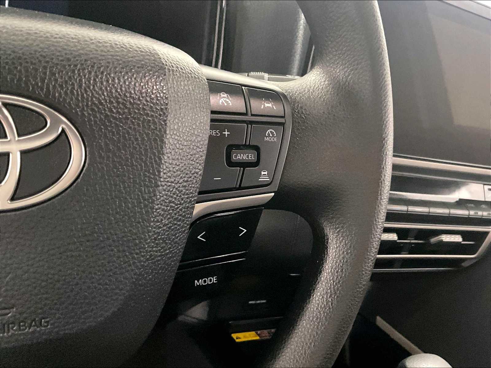 2025 Toyota Camry SE - Photo 23