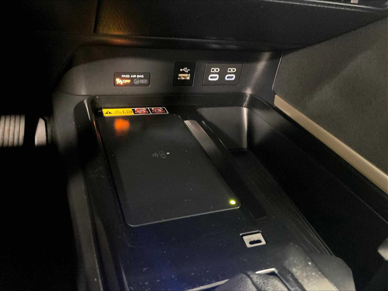 2025 Toyota Camry SE - Photo 26