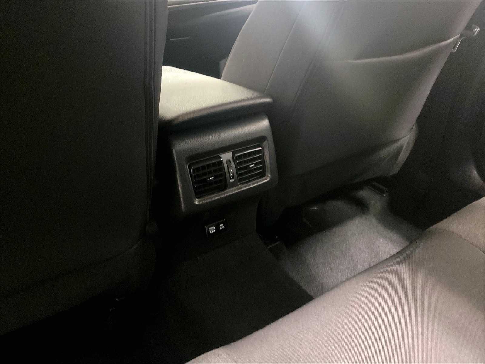 2025 Toyota Camry SE - Photo 27