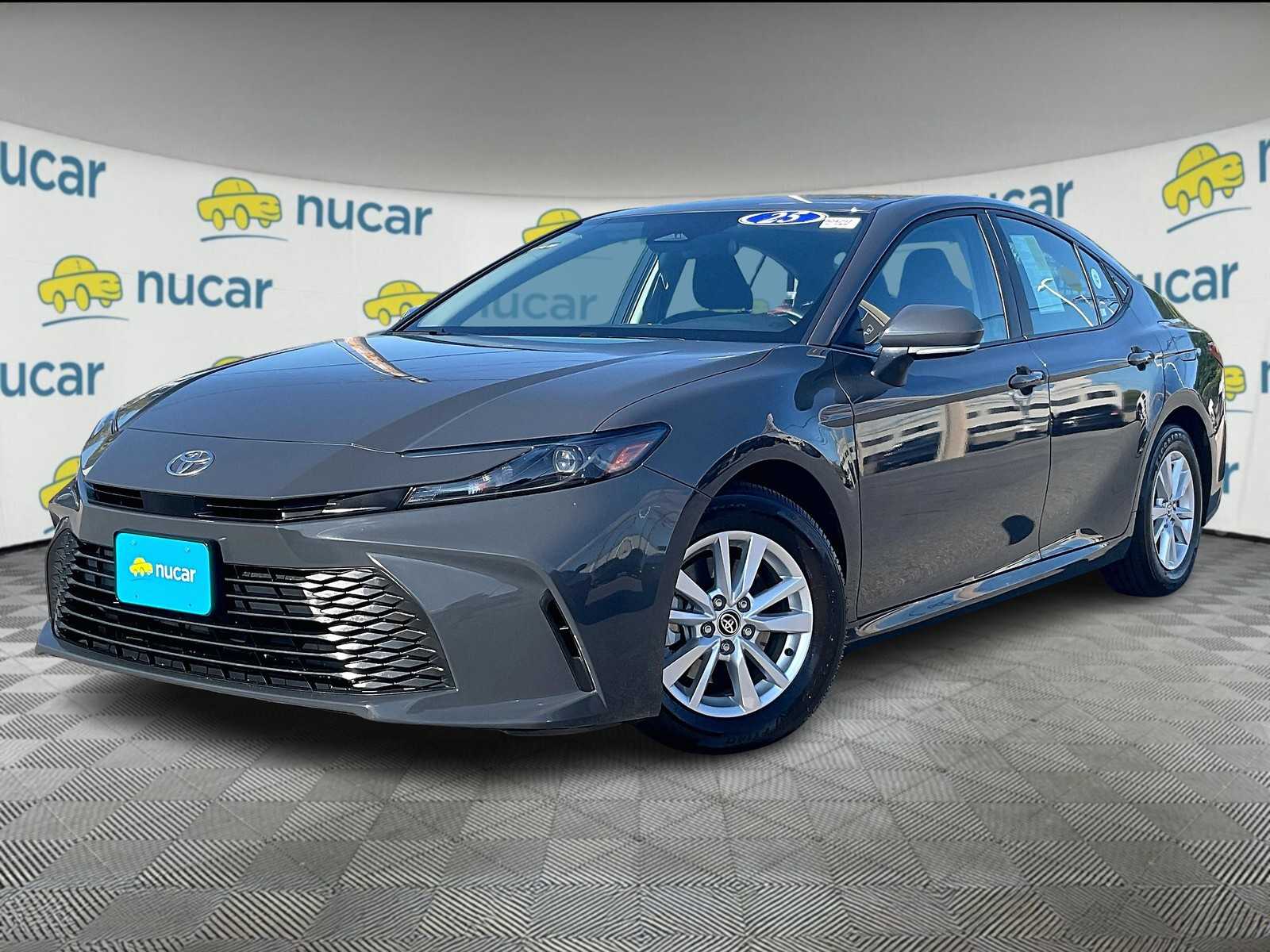 2025 Toyota Camry SE - Photo 3