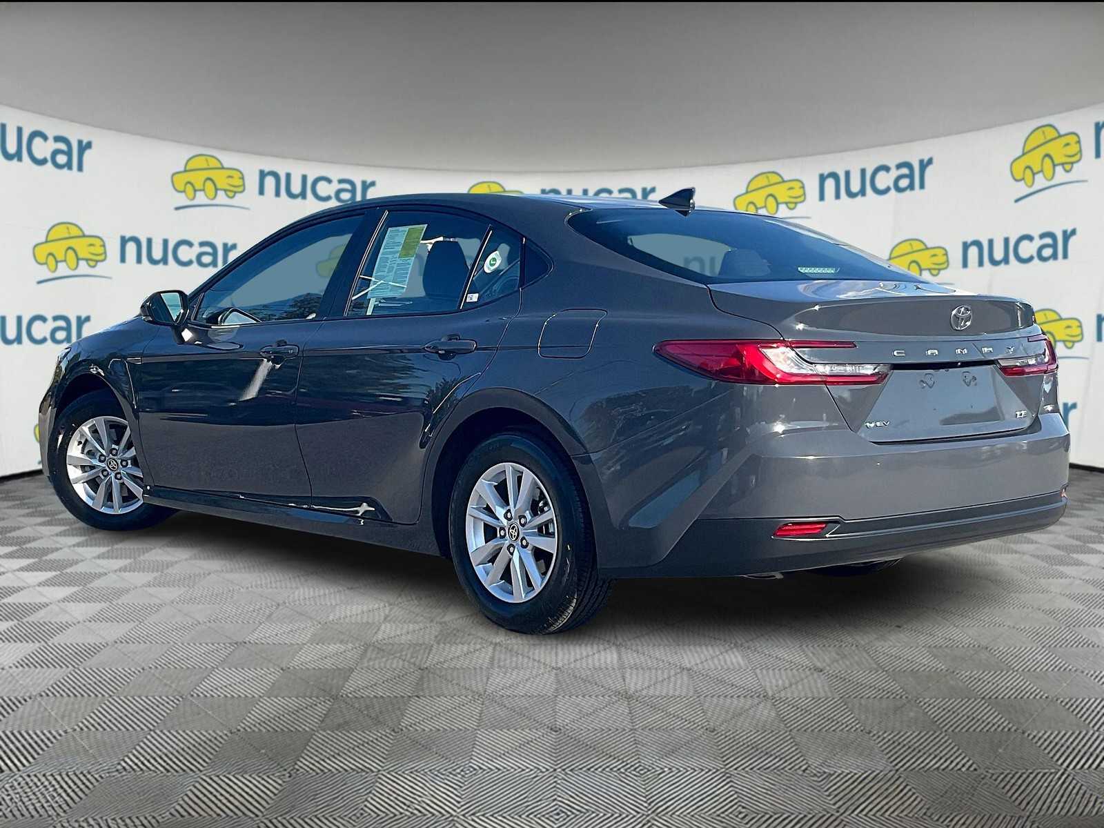 2025 Toyota Camry SE - Photo 4
